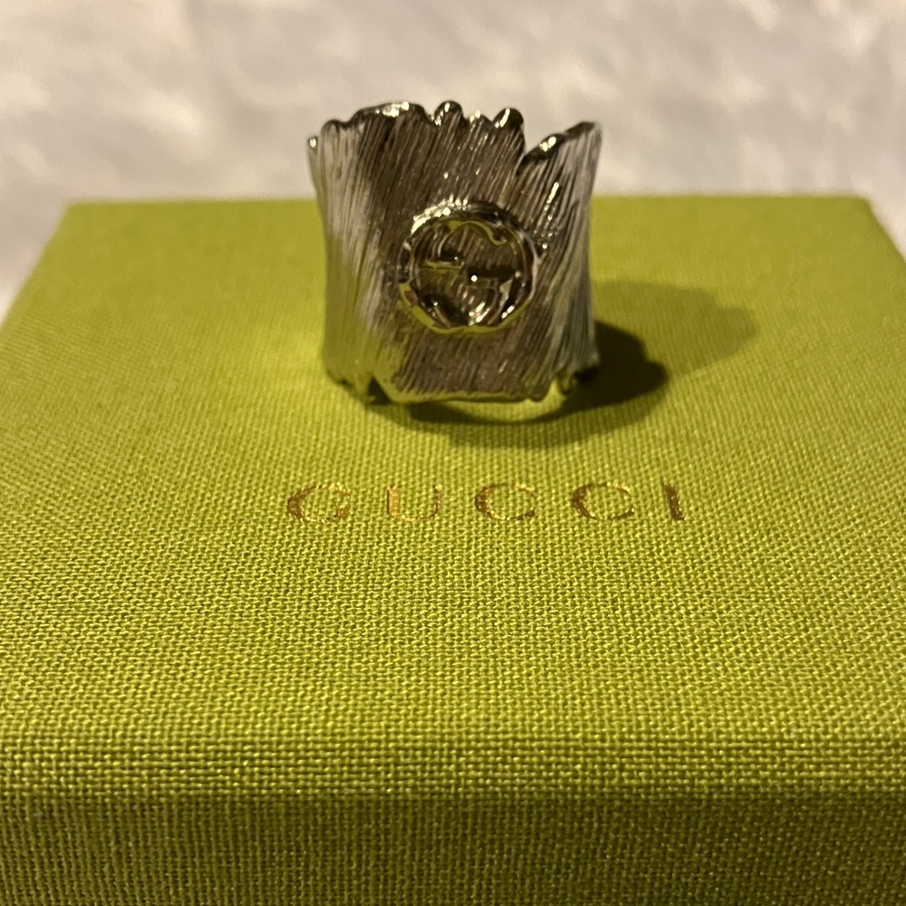 Gucci Silver Ring with Olive Pouch - Picture 4 of 7